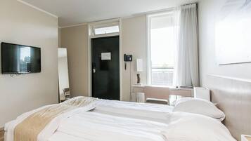 Economy-Doppelzimmer, 1 Doppelbett | Pillowtop-Betten, Schreibtisch, laptopgeeigneter Arbeitsplatz