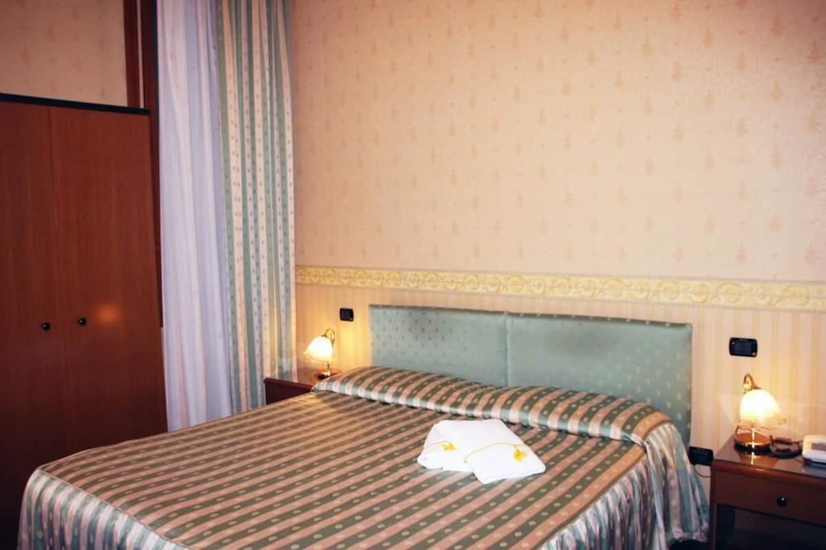 Minibar, in-room safe, desk, soundproofing