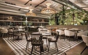 2 restaurants, breakfast, lunch, dinner served; international cuisine