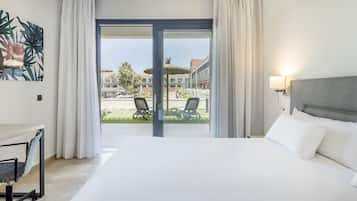 Quarto casal premium, vista para o jardim | Edredons de pluma, frigobar, cofres nos quartos, escrivaninha