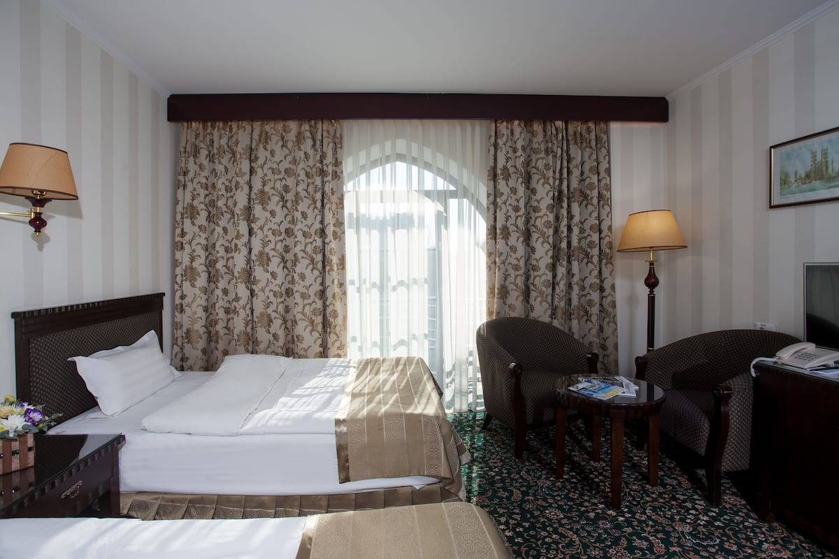 Standard Twin Room, Balcony, City View | 1 bedroom, hypo-allergenic bedding, minibar, in-room safe