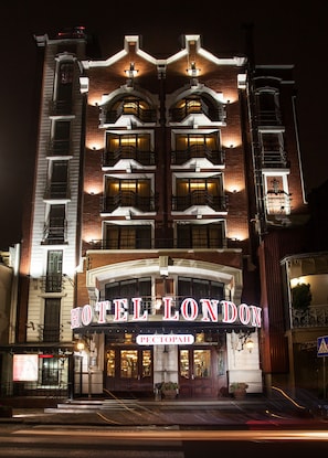 Façade de l’hébergement - soirée/nuit