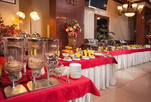 Colazione a buffet a pagamento, servita tutte le mattine 