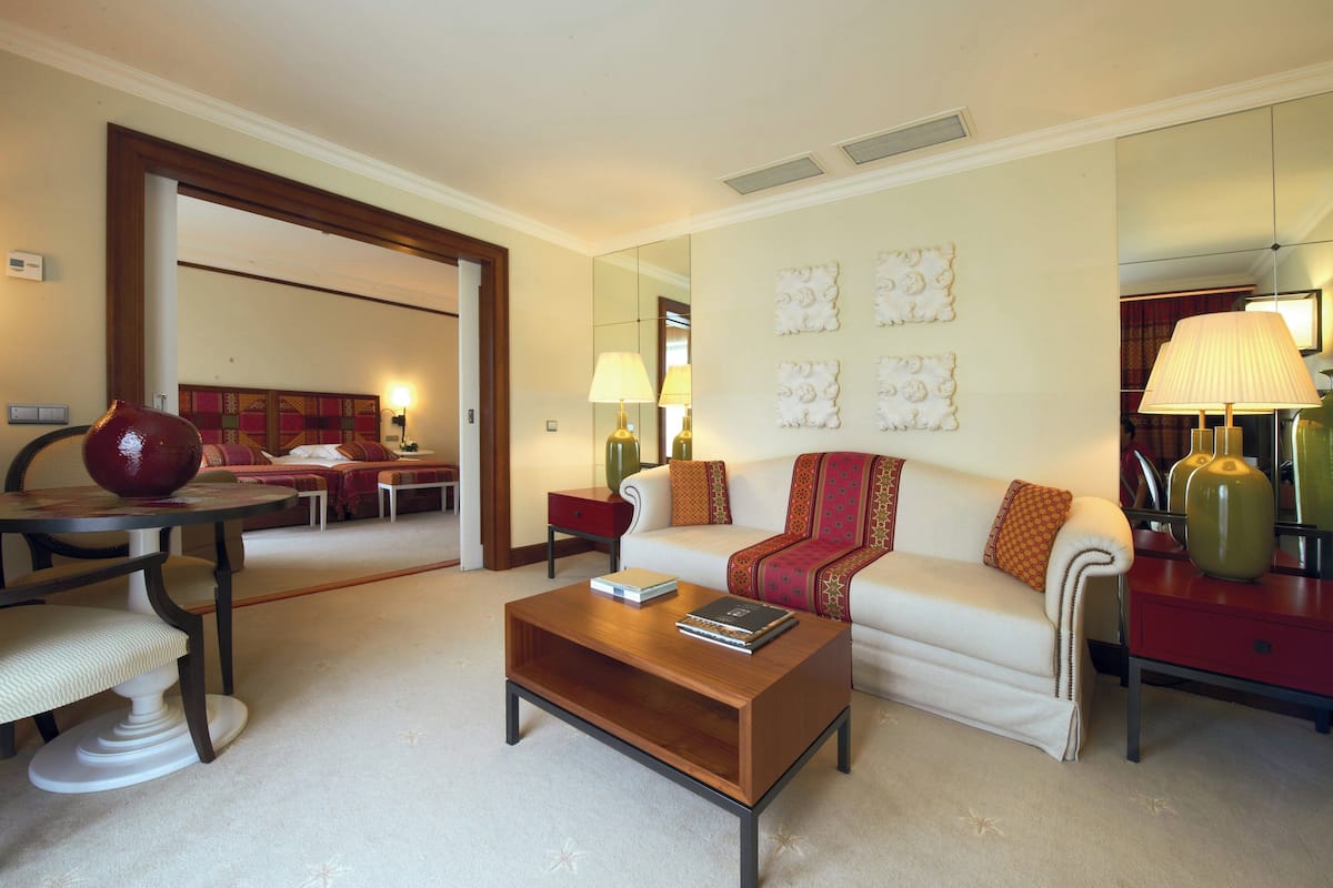 suite | 1 bedroom, premium bedding, minibar, in-room safe