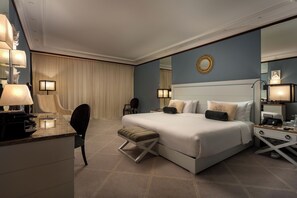 Ropa de cama de alta calidad y minibar 