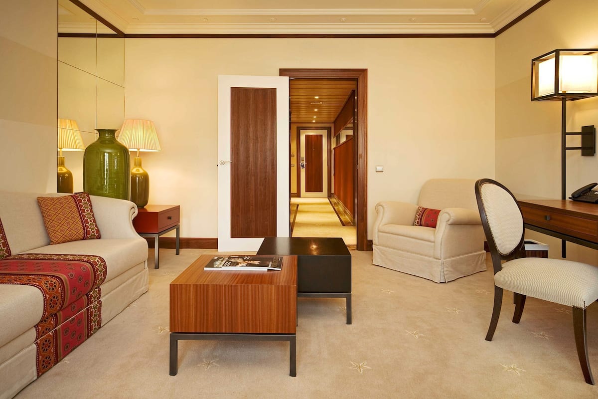 suite | 1 bedroom, premium bedding, minibar, in-room safe