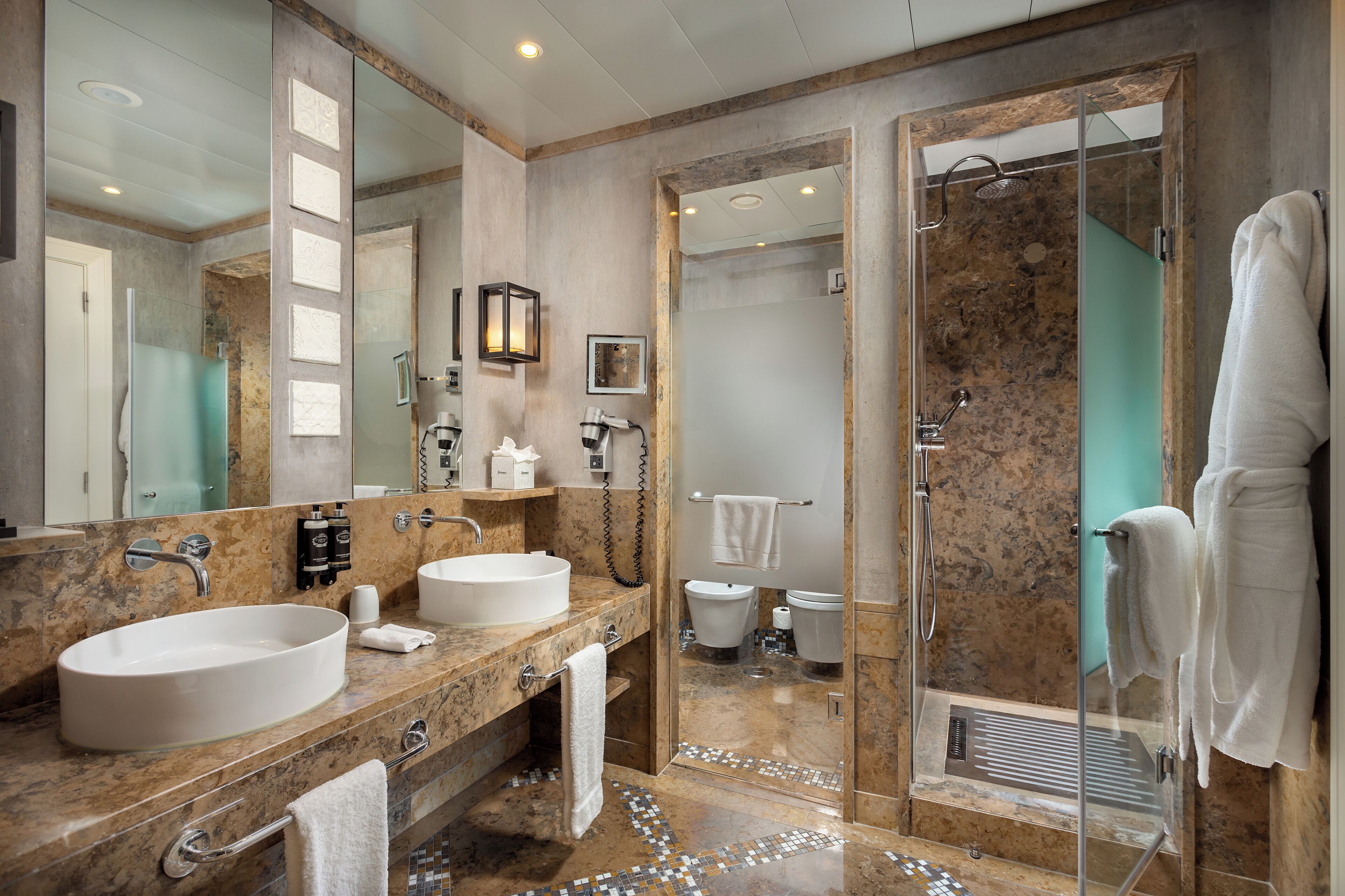 1 bedroom, premium bedding, minibar, in-room safe