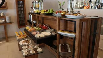 Desayuno buffet todos los días (con cargo)