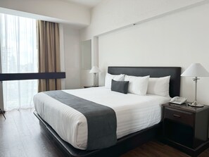 Superior Room, 1 King Bed | In-room safe, desk, laptop workspace, blackout curtains - Mesón Ejecutivo Guadalajara - Nuevo Consulado Americano Monraz (Guadalajara)