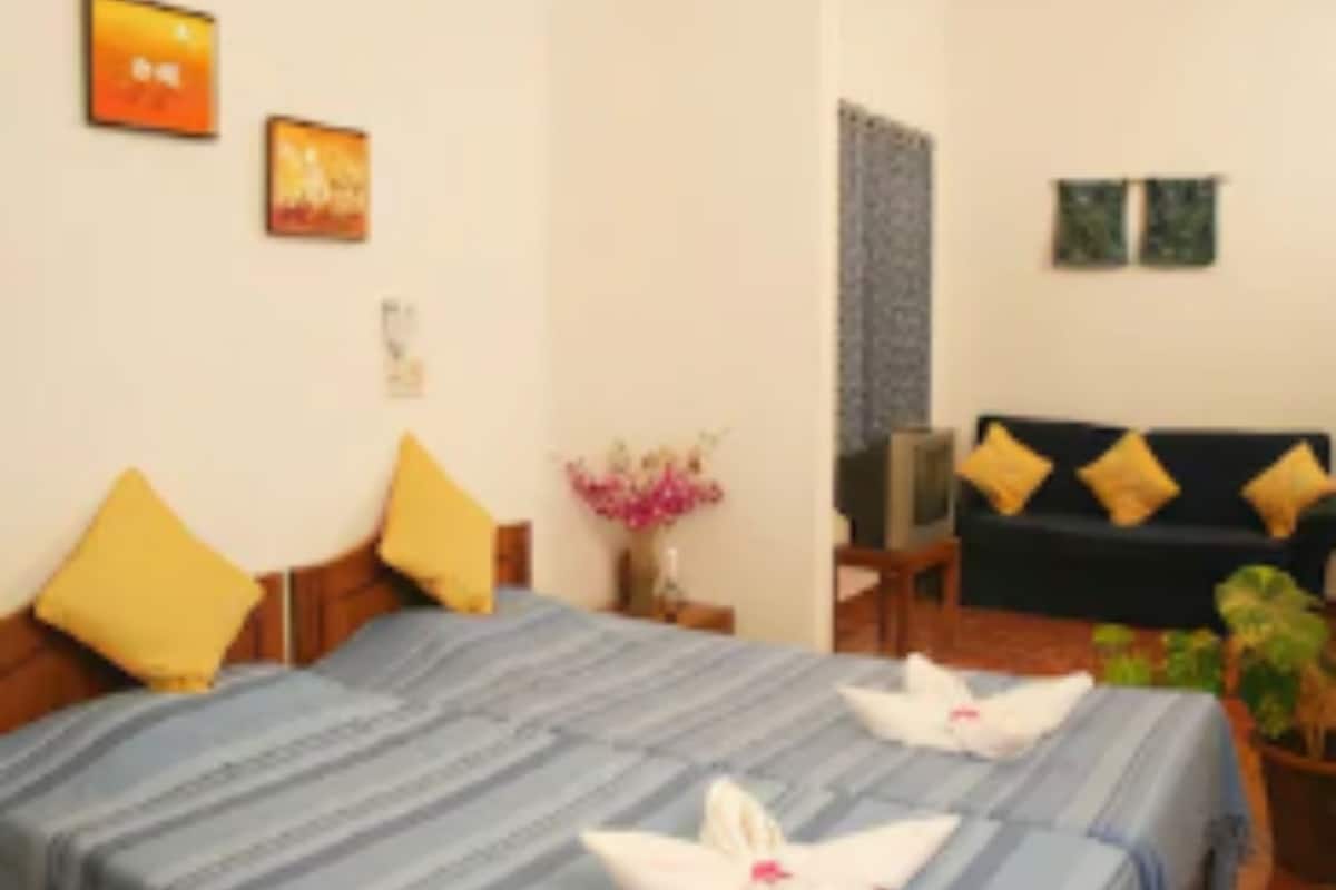 minibar, desk, iron/ironing board, bed sheets