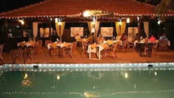 Poolside bar