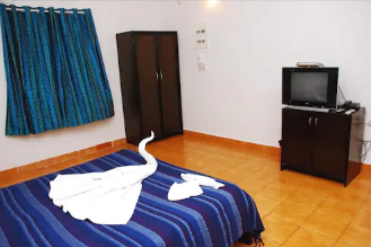 Minibar, desk, iron/ironing board, bed sheets