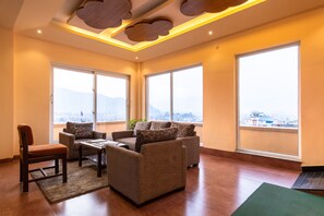 Lobby sitting area - Hotel Moonlight (Kathmandu)
