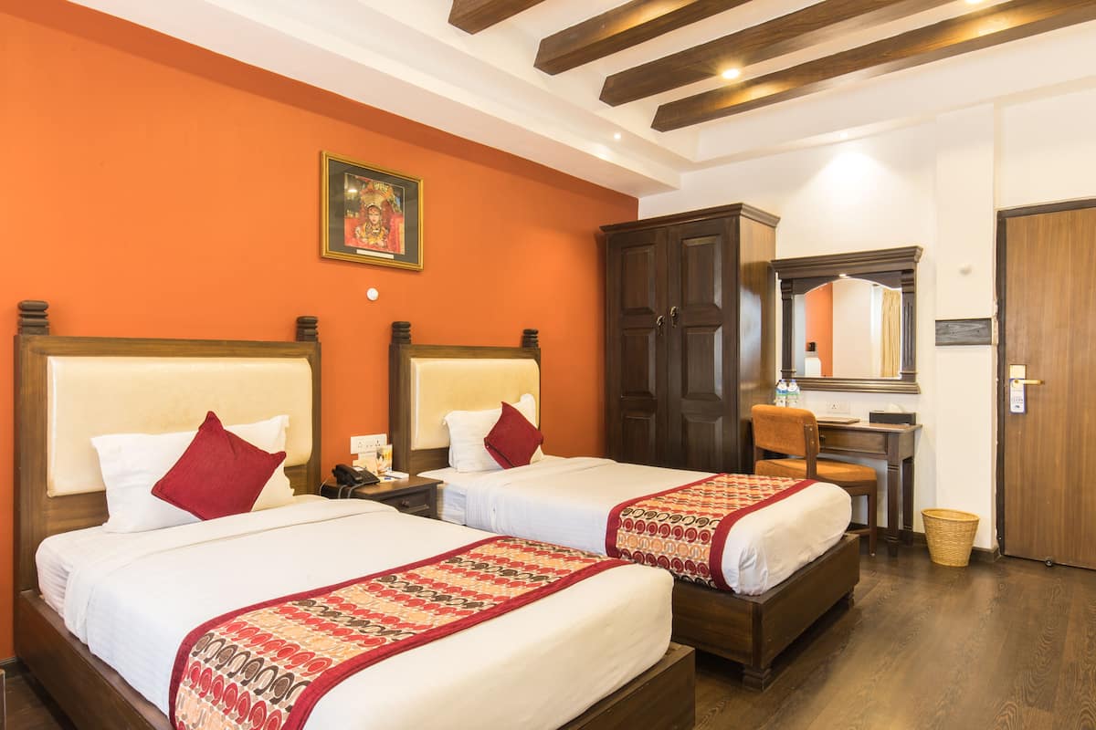 Zweibettzimmer | Hochwertige Bettwaren, Betten mit Memory-Foam-Matratzen, Minibar