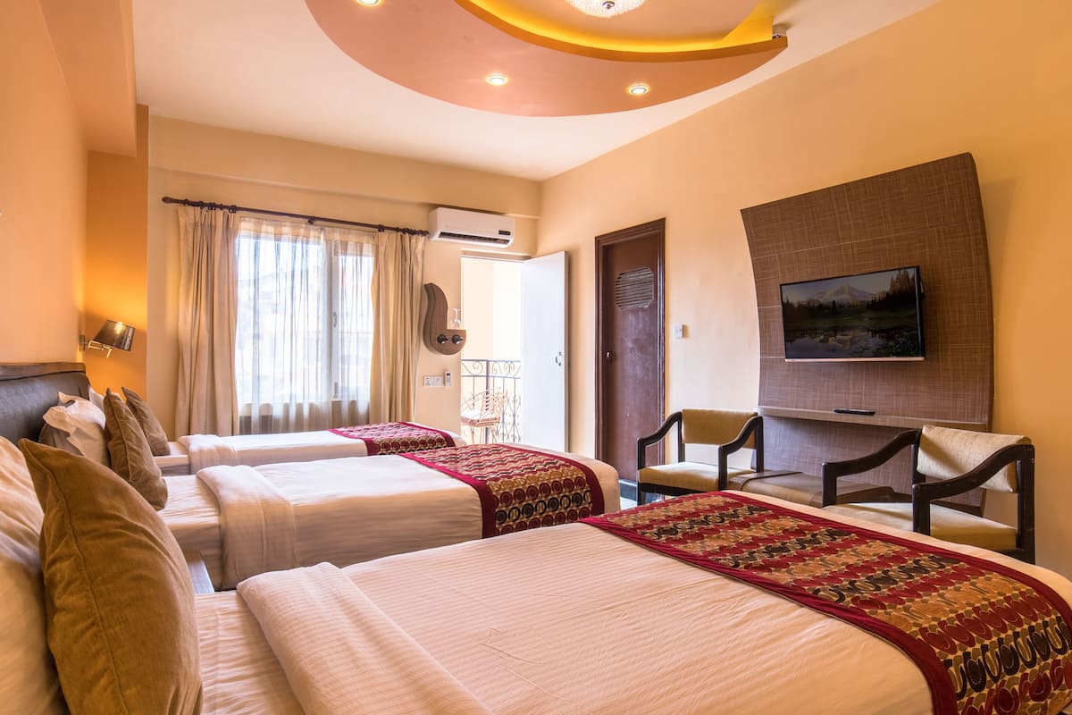 Familien-Doppelzimmer | Hochwertige Bettwaren, Betten mit Memory-Foam-Matratzen, Minibar