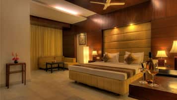 Premium bedding, minibar, in-room safe, desk