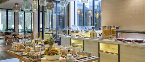 Buffet déjeuner gratuit tous les jours