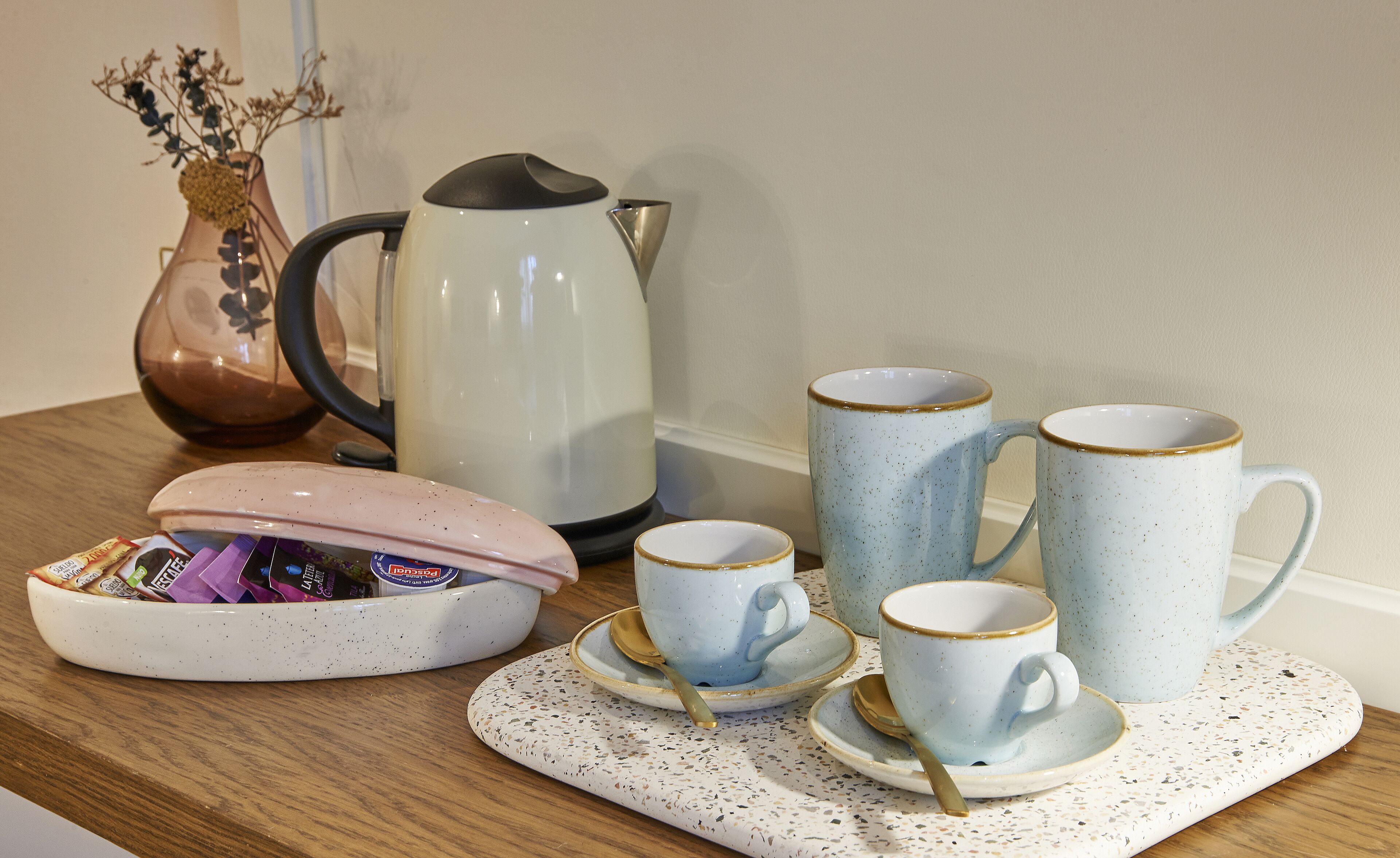 standard double room | 1 bedroom, minibar, in-room safe, desk