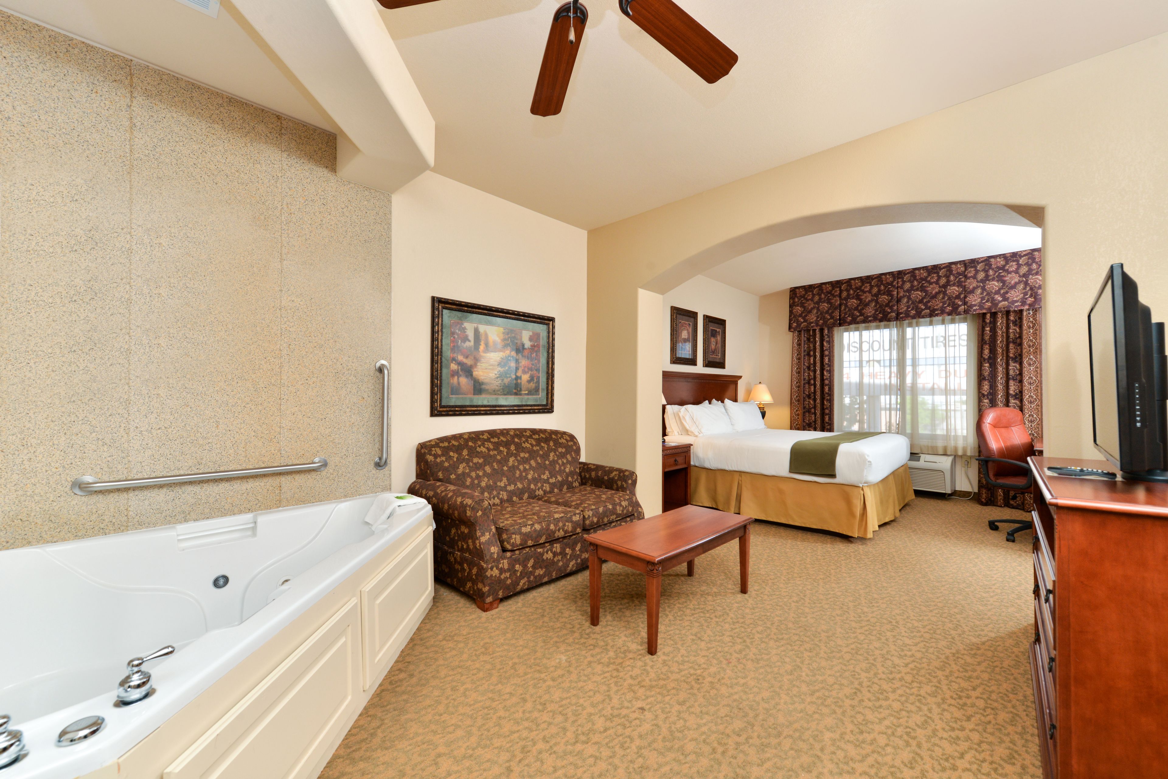 Standard Room | In-room safe, desk, blackout curtains, iron/ironing board