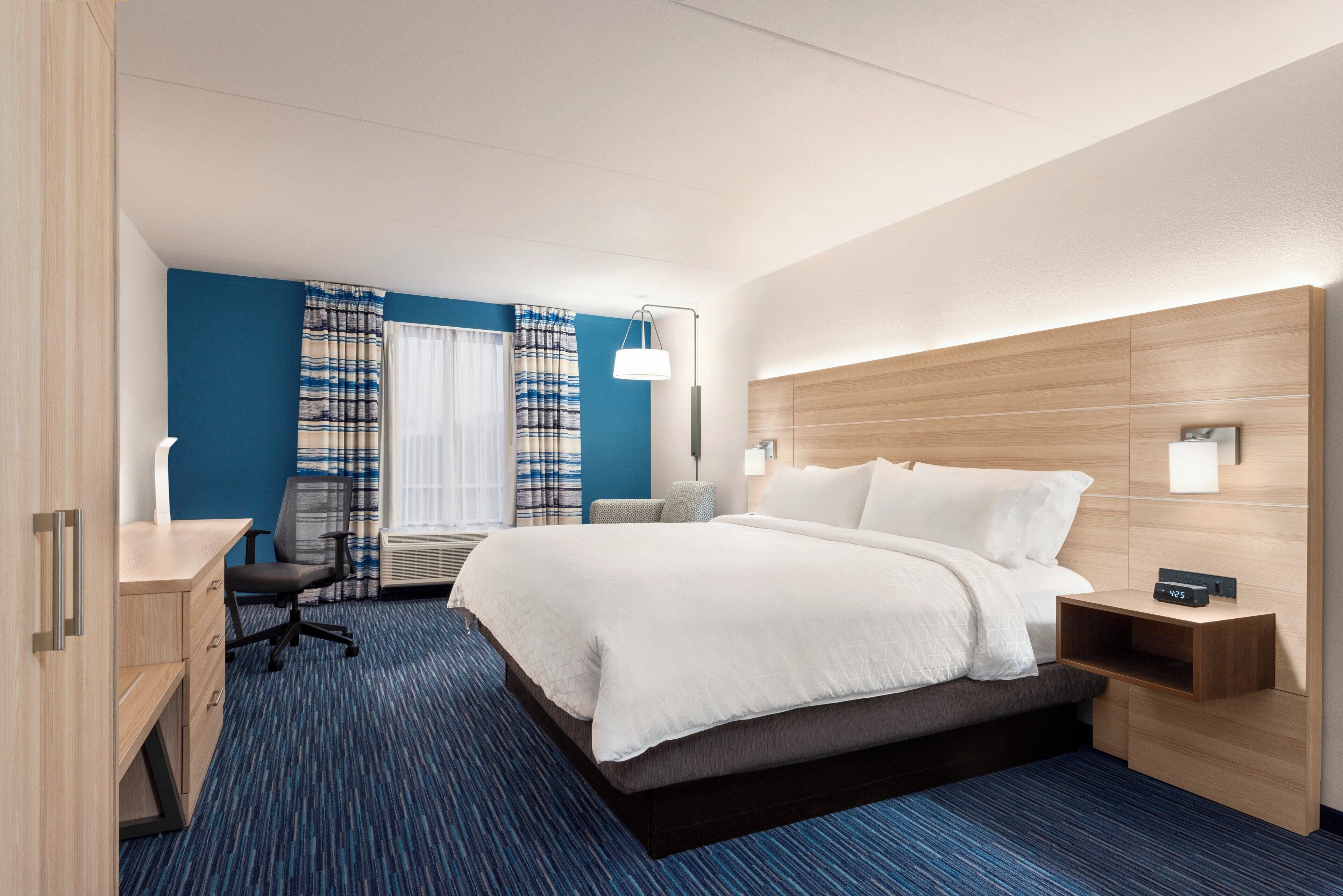 standard room, 1 king bed | in-room safe, desk, iron/ironing board, free cots/infant beds