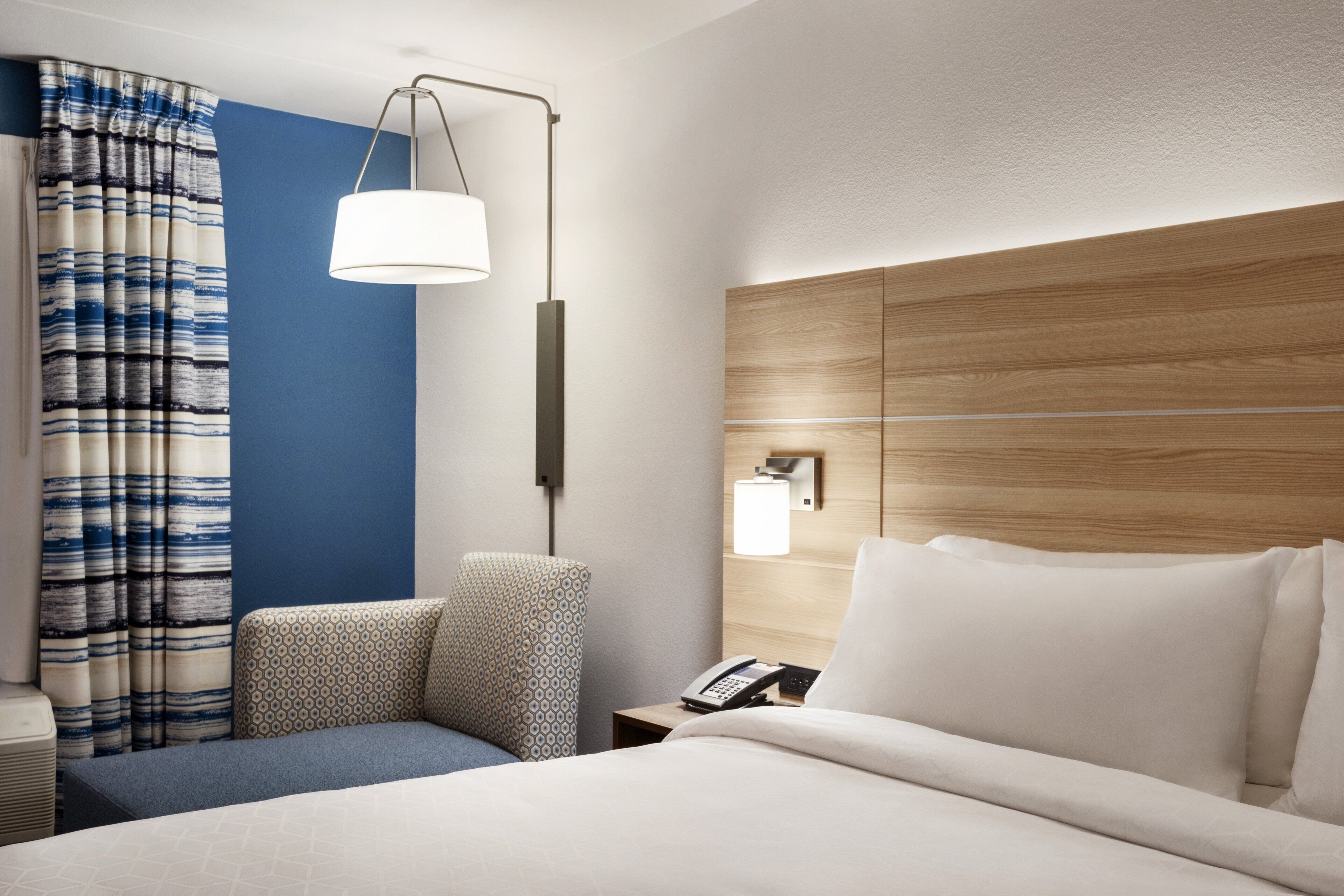 standard room, 1 king bed | in-room safe, desk, iron/ironing board, free cots/infant beds