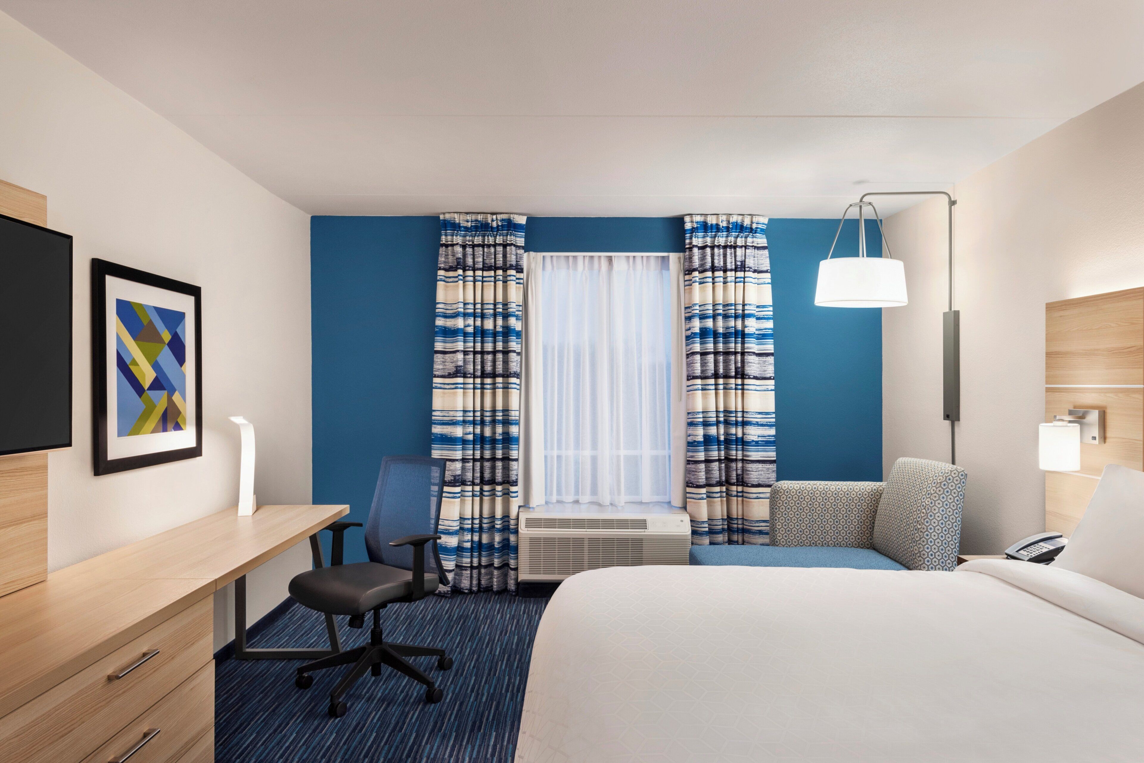 Standard Room, 1 King Bed | In-room safe, desk, iron/ironing board, cribs (free)