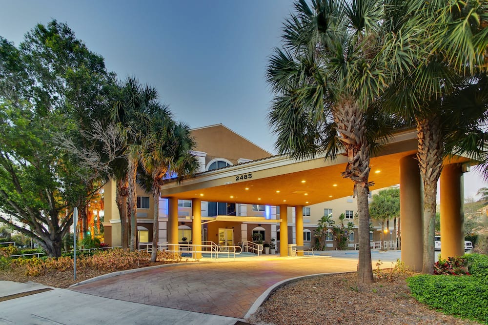 Holiday Inn Express & Suites West Palm Beach Metrocentre by IHG