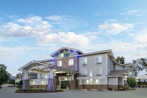 Exterior - Holiday Inn Express Hotel & Suites San Dimas by IHG (San Dimas)