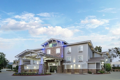 Exterior. Holiday Inn Express Hotel & Suites San Dimas by IHG