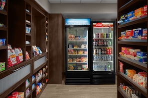 Snack bar - Hampton Inn & Suites Grand Rapids-Airport 28th St (Grand Rapids)