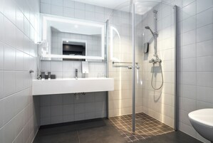 Business Room, Non Smoking | Bathroom | Shower, free toiletries, hair dryer, towels