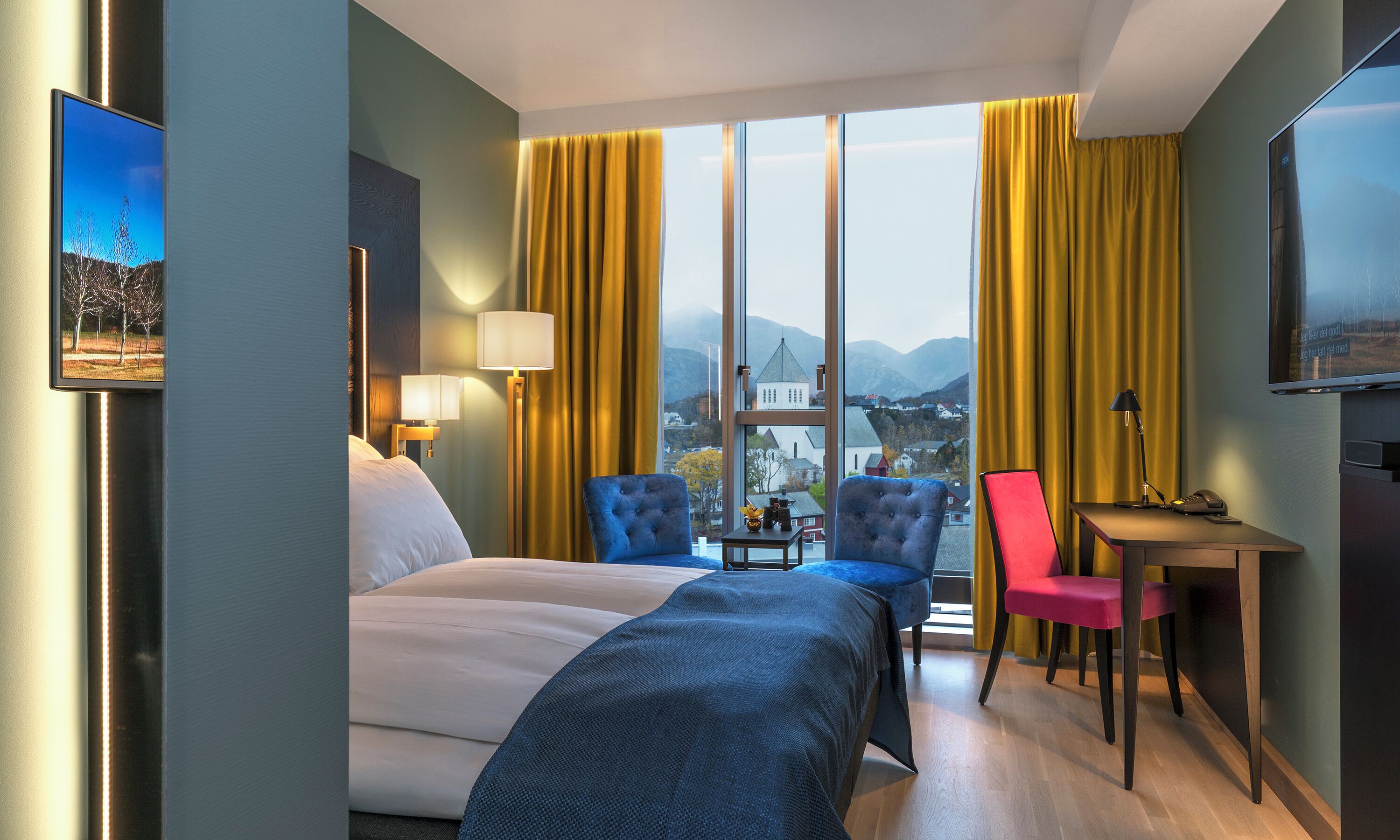 Premium bedding, pillowtop beds, minibar, in-room safe