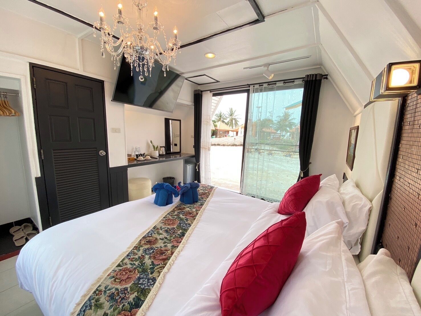 Exclusive Bungalow, Pool and Garden View | Premium bedding, bed sheets