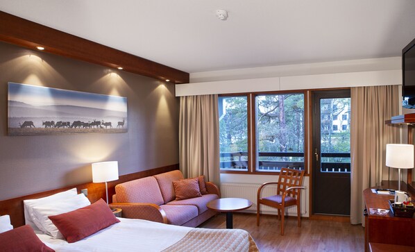 Zweibettzimmer | Schreibtisch, schallisolierte Zimmer, kostenlose Babybetten