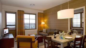 Apartment, 1 Schlafzimmer, Sauna | Wohnzimmer | Flachbildfernseher