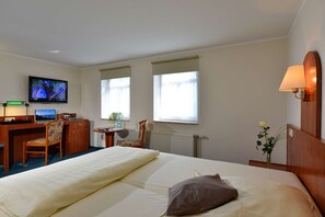 Comfort Single Room, Non Smoking | Desk, blackout drapes, iron/ironing board, free WiFi - Weserlounge Hotel Garni (Hessisch Oldendorf)