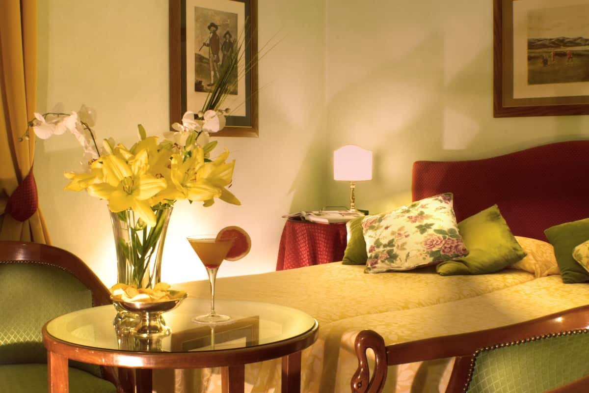 1 bedroom, memory-foam beds, minibar, in-room safe