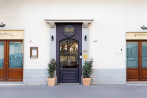 Exterior - JOIVY Together Florence Secret Nest (Florence)