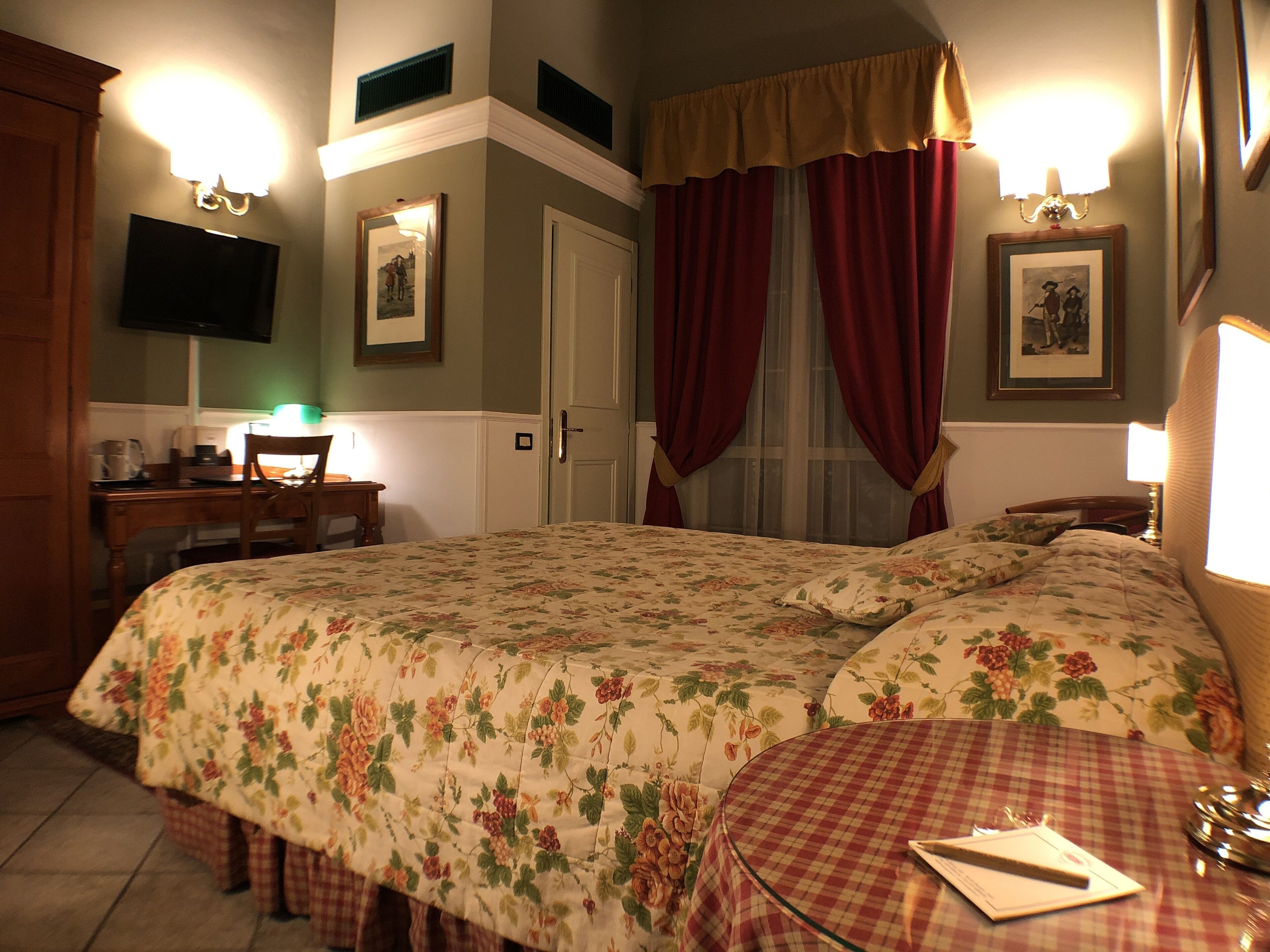 1 bedroom, memory-foam beds, minibar, in-room safe