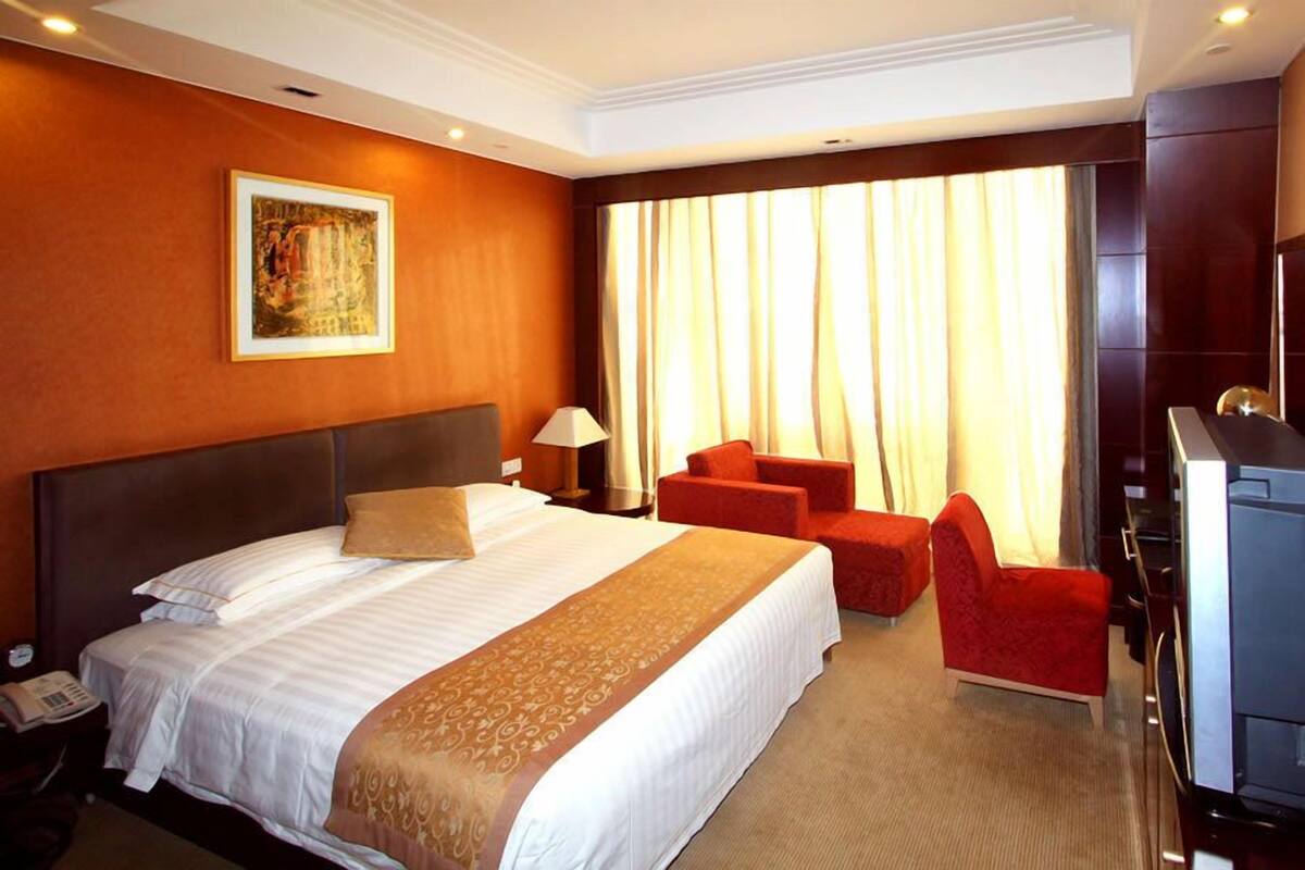 Standard King Room | Premium bedding