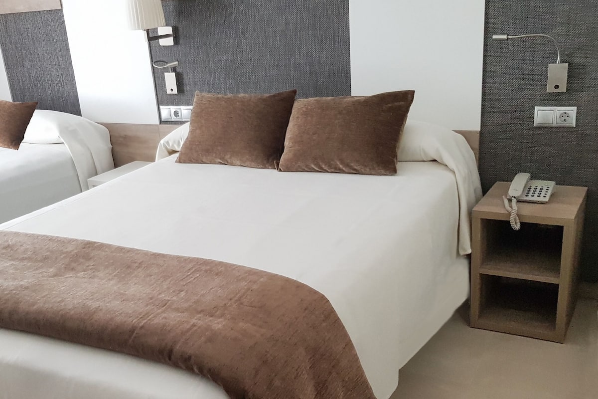 Minibar, desk, blackout curtains, free WiFi