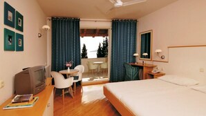 Studio Suite, Balcony (for 3 persons, Sea Side View) | Egyptian cotton sheets, desk, cribs (free), rollaway beds (surcharge) - Villas Plat (Zupa dubrovacka)