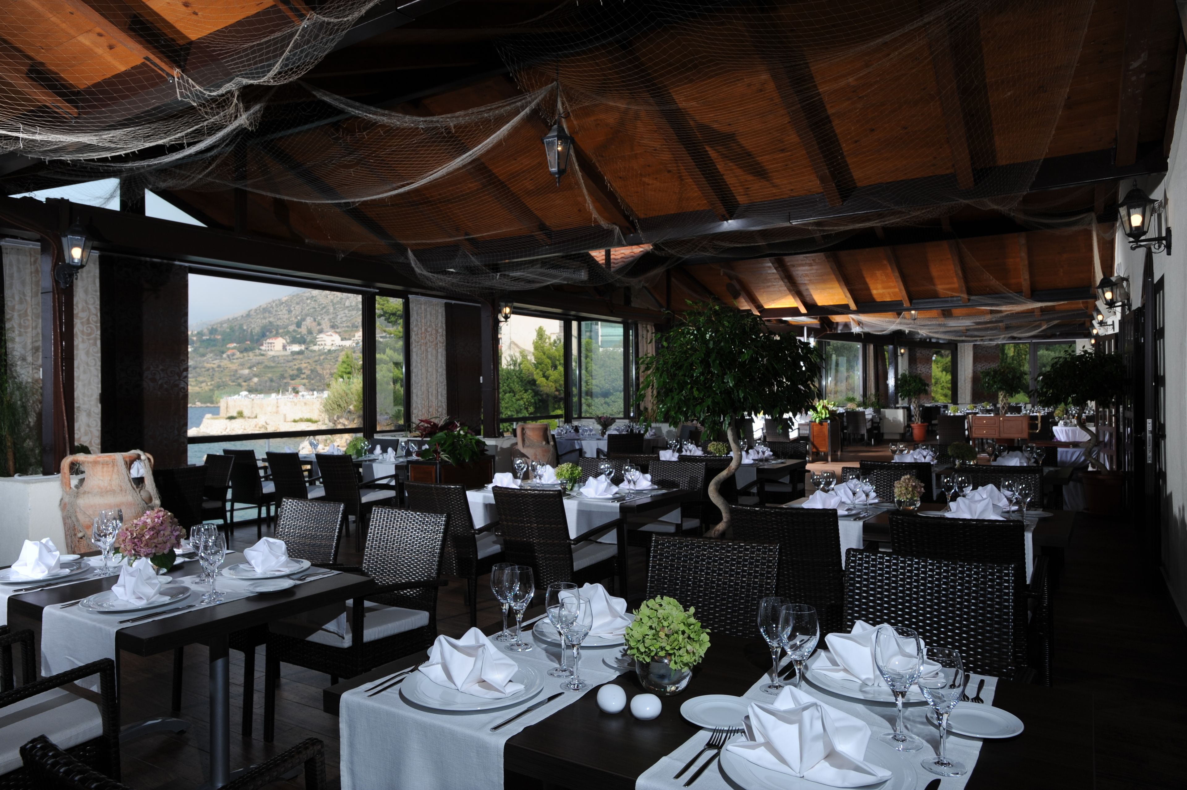 4 restaurantes; se sirven desayunos 