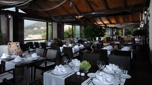 4 restaurants; breakfast, lunch, and dinner served - Villas Plat (Zupa dubrovacka)