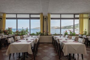 4 restaurants, breakfast served - Villas Plat (Zupa dubrovacka)