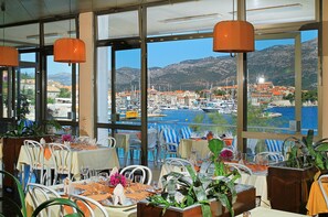 Petit déjeuner buffet compris tous les jours