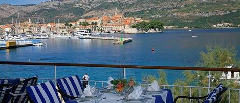 朝食、ディナーに営業 (地中海料理)