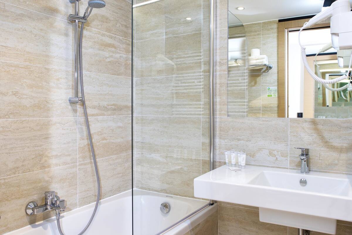 shower, free toiletries, hair dryer, towels