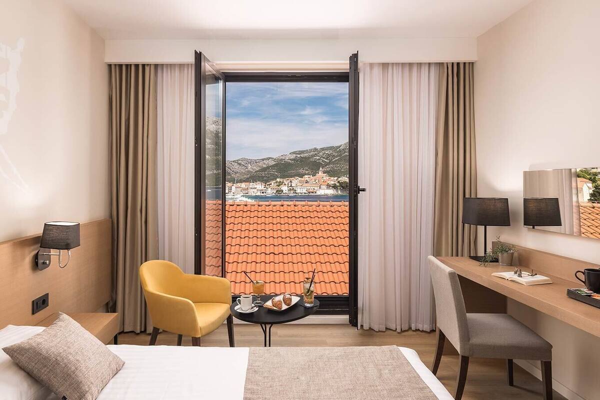 standard double room, seaside | 1 bedroom, hypo-allergenic bedding, minibar, in-room safe