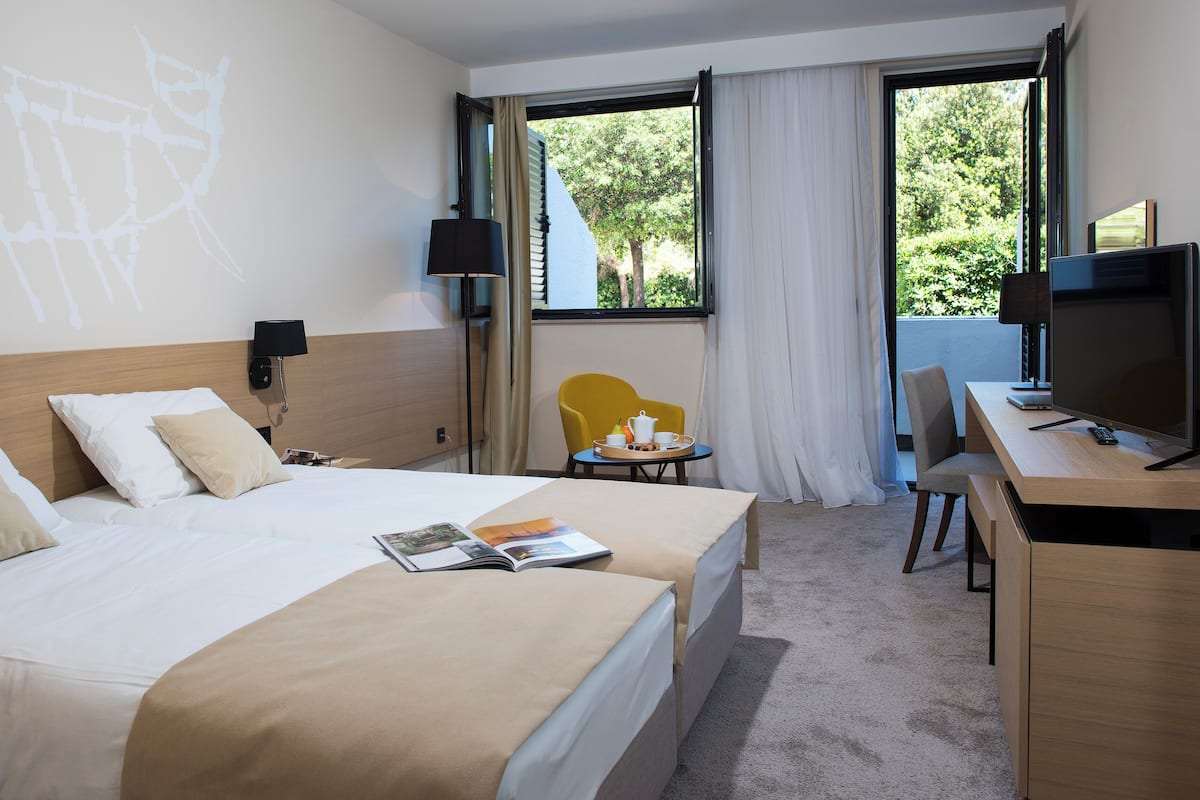 Ropa de cama hipoalergénica y minibar